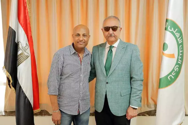 البنك الأهلي يتعاقد مع طارق مصطفى